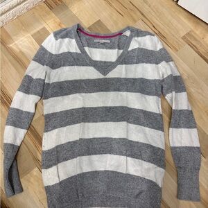 Old Navy Gray and White V-Neck Sweater